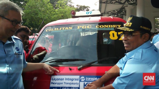 Layanan angkut terintegrasi ini sebagai sarana pengumpan dari kawasan pemukiman menuju halte Transjakarta.