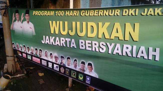 Anies Baswedan menyatakan bosan menjadi korban fitnah dengan spanduk syariah yang beredar di Jakarta.