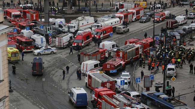 Belum diketahui siapa pihak di balik serangan bom mematikan di Saint Petersburg. Namun, pengamat menyebut ada dua kelompok yang mungkin bertanggung jawab.