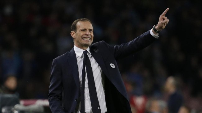 Pelatih Juventus Massimiliano Allegri menilai penggunaan VAR bisa mengubah sepak bola menjadi seperti American Football.