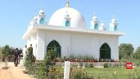 Suasana Pasca-pembantaian di Kuil Sufi Pakistan