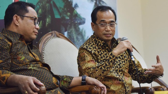 Menhub Budi Karya berharap adanya revisi PM No.26/2017 dapat membantu transportasi daring kembali beroperasi di daerah-daerah.