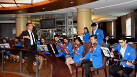 Bermain Orchestra Bersama Musisi Kelas Dunia