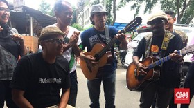 Kala Sandiaga Uno 'Ngamen' di Pujasera Melawai