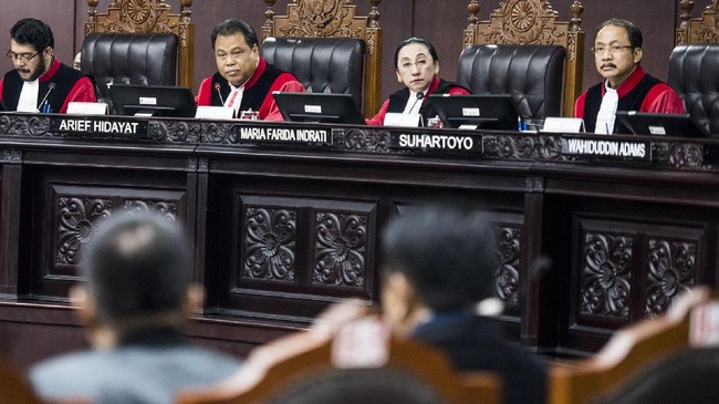 Setelah PSU di tujuh TPS, MK akhirnya memutuskan pasangan calon petahana Bupati Kabupaten Intan Jaya, Papua, sebagai pemenang dalam pilkada.