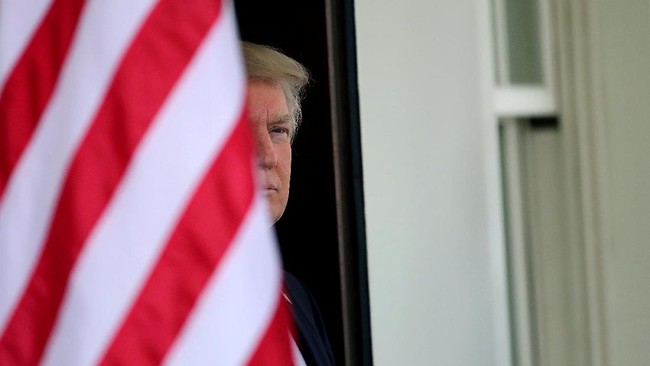Anggota Kongres Amerika Serikat, Al Green, secara resmi menuntut pemakzulan Presiden Donald Trump di rapat Dewan Perwakilan.