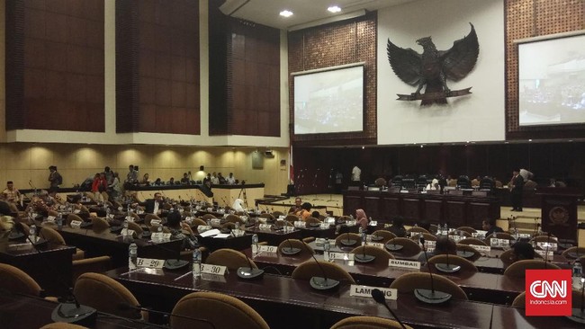 DPD RI berpandangan bahwa metode pengisian jabatan gubernur-wakil gubernur Daerah Khusus Jakarta harus tetap dipilih langsung oleh rakyat.
