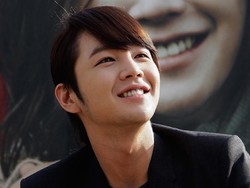 Cerita Jang Keun Suk Hadapi Diagnosis Kanker Tiroid