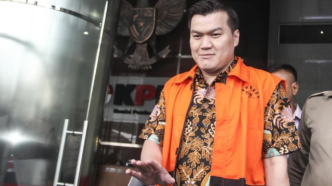 Kakak tersangka kasus korupsi e-KTP Andi Narogong, Dedi Priyono, pernah bertemu dengan pejabat Kemdagri, Sugiharto. 