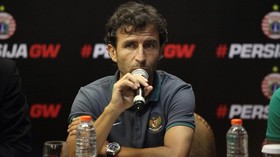 Belum Nongol di Pinggir Lapangan, Luis Milla Sudah Banjir Tekanan