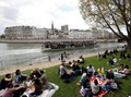 'Emily in Paris' dan Ekspektasi Berlebihan Turis soal Paris
