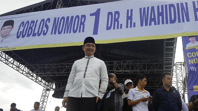 Wahidin Halim sebagai Gubernur Banten terpilih dinilai kurang punya kekuatan karena latar belakangnya partai yang kurang kuat di Banten.