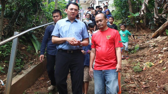 KPU DKI menilai video kampanye setengah menit Ahok-Djarot tak berkonten SARA. Namun KPUD belum mengkaji video berdurasi sekitar dua menit yang viral di medsos.