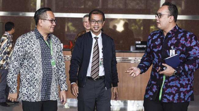 KPK meminta para capres-cawapres untuk segera mengirimkan LHKPN ke pihaknya sebelum penutupan masa pendaftaran kandidat.