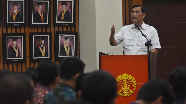 Menko Kemaritaiman dan Investasi Luhut Panjaitan buka-bukaan soal tuduhan pemerintah sekarang 'Apa-apa China'. Berikut pernyataan lengkapnya.
