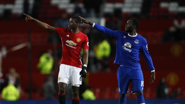 Manchester United rela merogoh kocek dalam senilai 75 juta poundsterling atau sekitar Rp1,2 triliun untuk memboyong Romelu Lukaku ke Old Trafford.