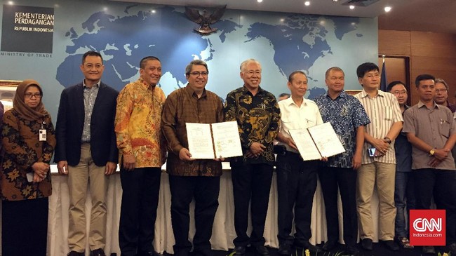 Pemerintah akan menindak tegas distributor dan peritel yang ketahuan masih menjual gula pasir, minyak goreng, dan daging sapi di atas HET.