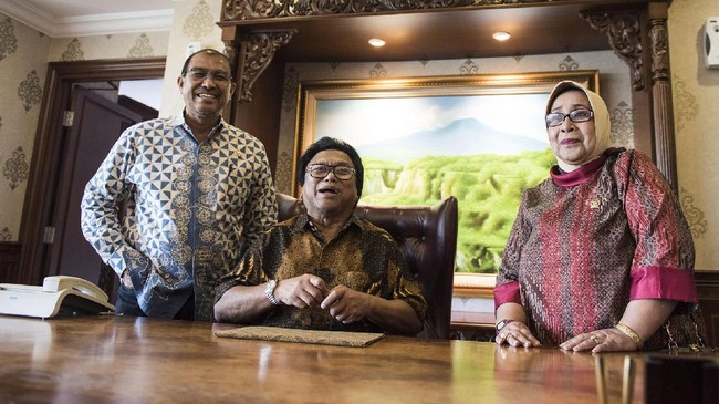 Sidang paripurna yang dipimpin oleh Ketua DPD Oesman Sapta Odang hari ini terpaksa harus mengalami skors karena keabsahan pimpinan DPD dipertanyakan senator.