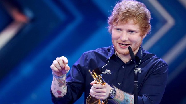 Ed Sheeran akan melakukan konser di Jakarta. Tiket online sudah dijual hari ini. Suka duka netizen pun tertumpah di media sosial.