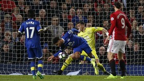 MU Beruntung, Everton Gagal Menang di Ujung Laga