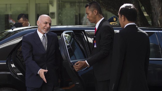 Ashraf Ghani secara resmi dinyatakan meraih 50,64 persen suara, sementara rivalnya yakni Abdullah Abdullah tak mau mengakui hasil pemilu.