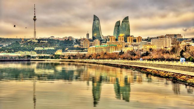 Jika ingin berwisata ibu kota Azerbaijan ini, dibutuhkan tiket pesawat pulang pergi senilai kurang lebih Rp20 juta dan visa senilai US$50.