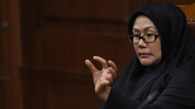 Ratu Atut telah didakwa memperkaya diri sendiri sebesar Rp3,8 miliar atas korupsi pengadaan alat kesehatan di Banten.