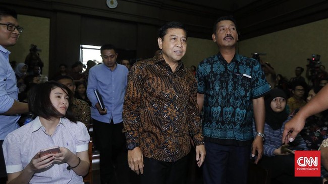Ketua DPR dari Partai Golkar Setya Novanto dijadwalkan untuk diperiksa oleh KPK terkait dugaan kasus korupsi e-KTP setelah sebelumnya tidak datang.