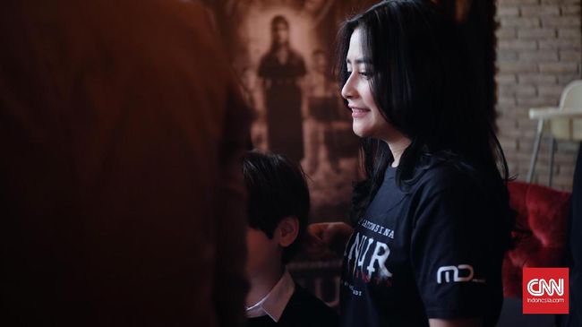 Prilly Latuconsina, Ayu Ting Ting, Raisa Adriana, dan Natasha Wilona tengah 'rebutan' dengan selebriti luar negeri seperti Gal Gadot menjadi wanita tercantik.