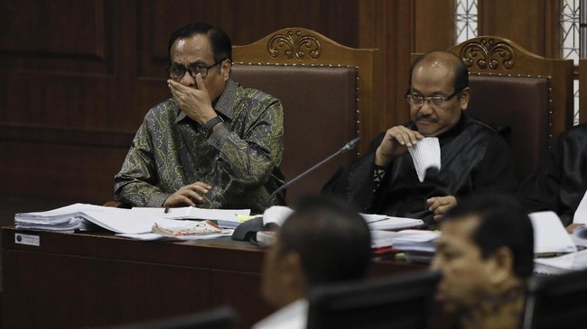 Rekaman pertemuan tim teknis proyek e-KTP dengan konsorsium, diputar. Terdengar suara Irman mengingatkan agar tim dan konsorsium tak memikirkan fee.