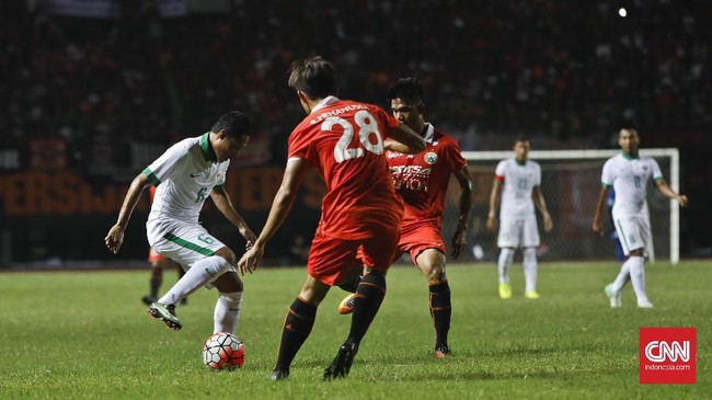 Pelatih dan penggawa Persija Jakarta menolak berkomentar lebih lanjut tentang kiprah skuat Timnas Indonesia U-22 usai laga uji coba di Stadion Patriot, Bekasi.