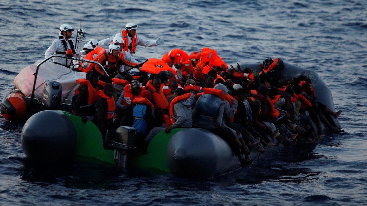 Potret Penyelamatan Imigran Libya di Laut Mediterania