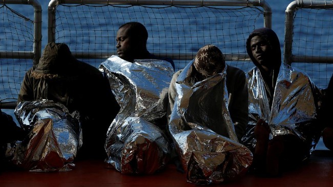 Potret Penyelamatan Imigran Libya di Laut Mediterania
