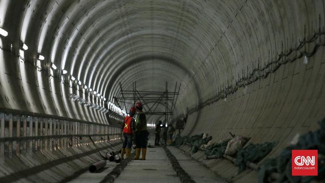Gubernur DKI Jakarta Anies Baswedan menginisiasi pembangunan terowongan bawah tanah penghubung Stasiun Dukuh Atas BNI dengan Gedung Thamrin Nine UOB.