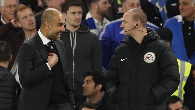 Pep Guardiola kesal dengan tindakan pelatih fisik Chelsea Paolo Bertelli usai kekalahan dari The Blues di Stamford Bridge pada lanjutan Liga Primer, Rabu (5/4).