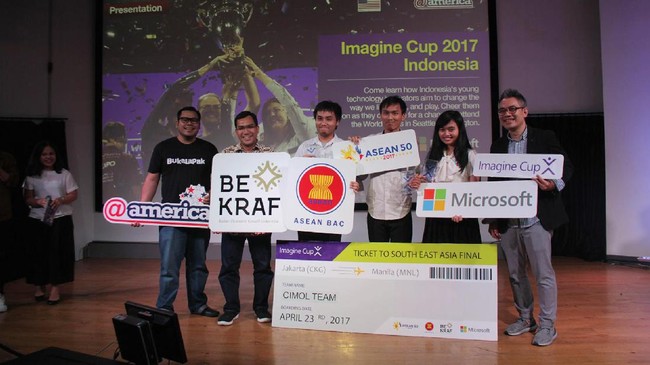 Mahasiswa ITB yang tergabung dalam tim Cimol mengembangkan aplikasi Hoax Analyzer yang mamu memilah informasi hoax dan terpilih sebagai juara Imagine Cup 2017.