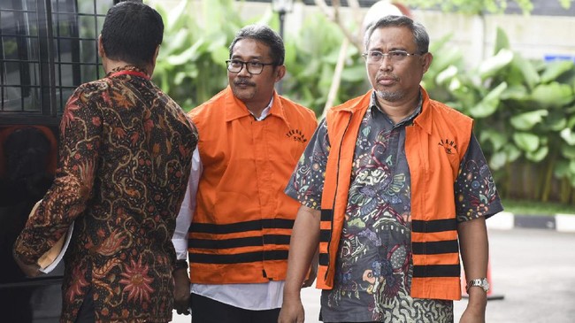KPK telah melengkapi berkas pemeriksaan Direktur PT Pirusa Sejati Agung Nugroho. Jaksa penuntut umum KPK kini tengah menyusun surat dakwaan untuk Agung.