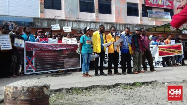 Salah satu alasan penangkapan tersebut adalah karena salah satu poin tuntutan mereka menyinggung soal penentuan nasib sendiri untuk rakyat Papua.