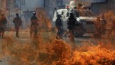 Lengserkan Maduro, Bentrok Pecah di Caracas Kerusuhan terjadi dalam aksi demontrasi guna menggulingkan Presiden Nicolas Maduro. Mereka menuntut presiden mundur karena kemiskinan merajalela.