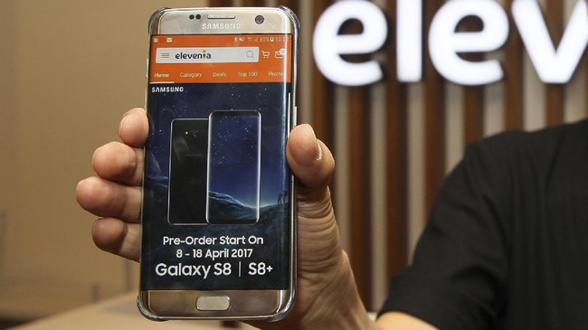 Samsung Galaxy S8 dan S8 Plus kini sudah bisa dipesan. Masing-masing dilego sekitar Rp10,5 juta dan Rp12 juta.