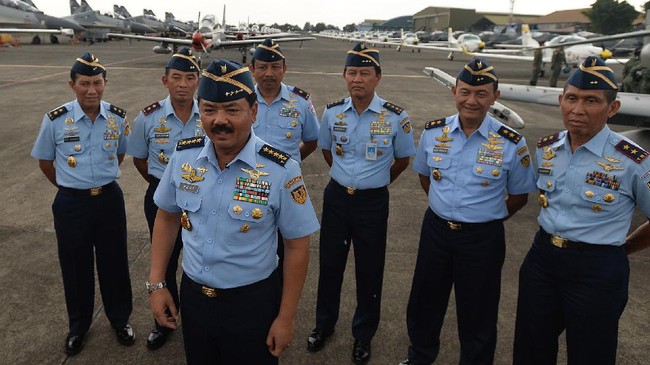 Komisi I DPR menilai Presiden Joko Widodo telah menaati undang-undang dengan mengusulkan satu nama calon panglima TNI ke DPR.