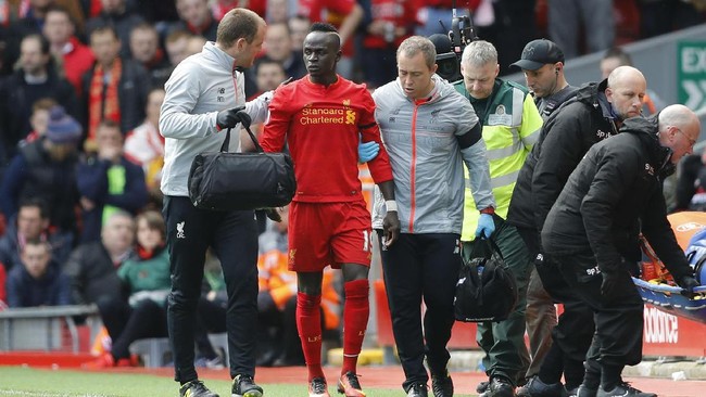 Manajer Liverpool Juergen Klopp menyampaikan kabar buruk, Sadio Mane, dipastikan absen di sisa-sisa musim bersama The Reds.