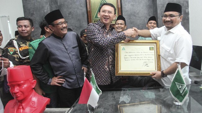 Video kampanye yang digelontorkan pasangan calon (paslon) Cagub dan Cawagub Ahok-Djaro menuai reaksi negatif di kalangan netizen.