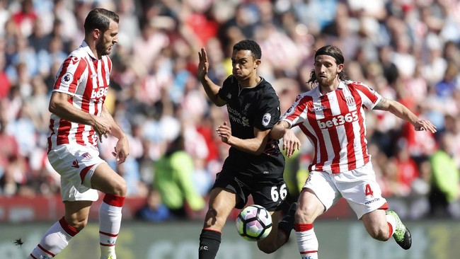 Stoke City berhasil menutup duel lawan Liverpool dengan keunggulan 1-0 di babak pertama lewat gol Jonathan Walters.