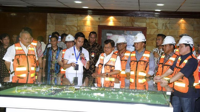 Wakil Presiden Jusuf Kalla bakal mengadakan pertemuan dengan pengurus pusat cabang olahraga untuk membahas persiapan meraih prestasi di Asian Games.