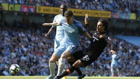 Babak I: ManCity Unggul atas Hull Akibat Bunuh Diri