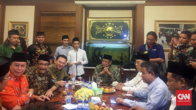 Meski tak mendeklarasikan dukungan, Said Aqil mengatakan akan tetap mendoakan agar pasangan Ahok dan Djarot bisa menjalani kegiatan Pilkada dengan lancar.