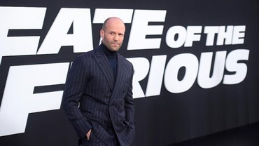 img-title Jason Statham Pajang Bendera Palestina di Mobilnya