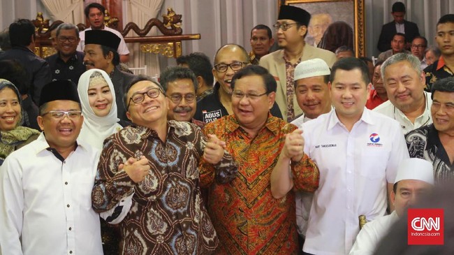 Prabowo mengadakan pertemuan tertutup dengan sejumlah politik. Dia meminta ajang pemilihan gubernur Jakarta tak membuat tegang antarmasyarakat.