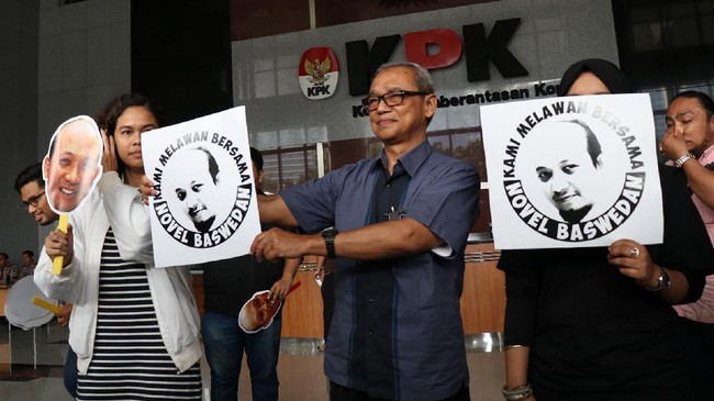 Siraman air keras ternyata tak hanya melukai mata, namun turut memberikan dampak pada rongga hidung penyidik KPK Novel Baswedan. 